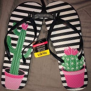 NWT Women’s Cactus Flip Flops 🌵
